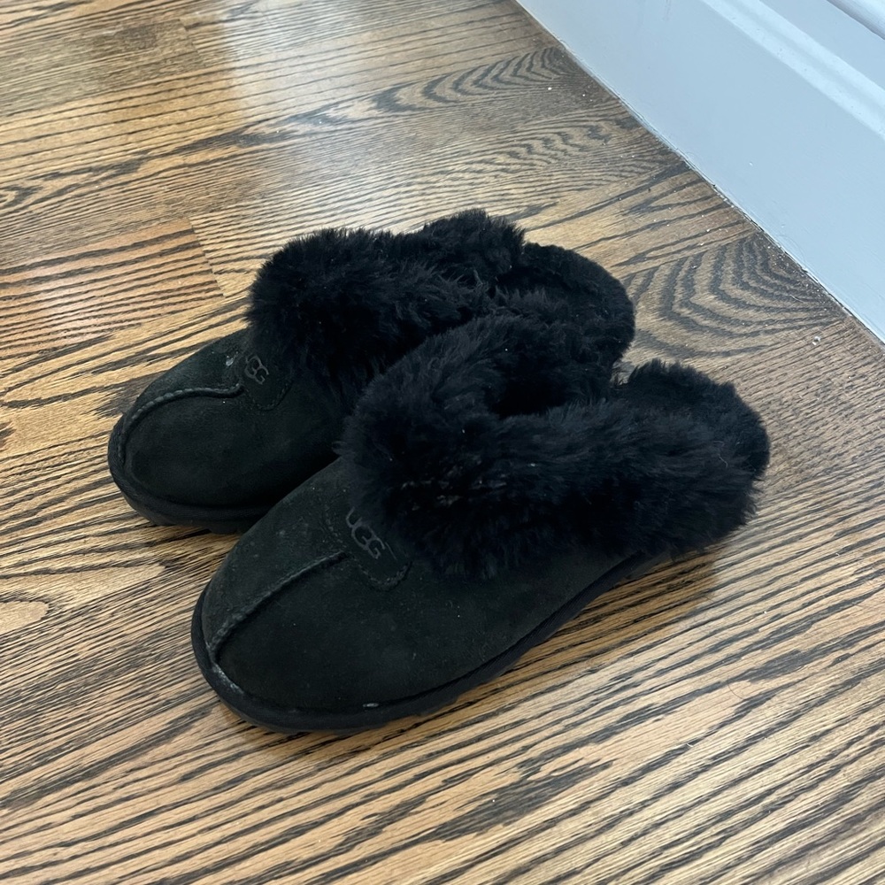 Black Ugg Slippers